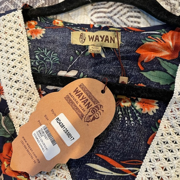 Wayan Floral Fringe trimmed top - Picture 2 of 5